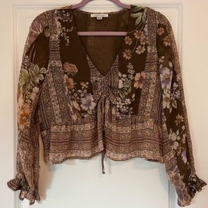 American Eagle long sleeve brown patterned crop top Size M